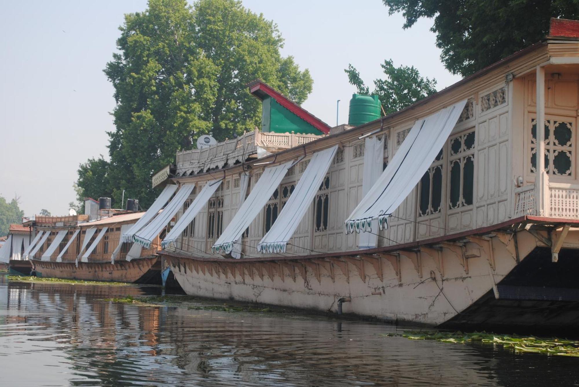 Heaven Breeze Group Of Houseboats Hotell Srīnagar Eksteriør bilde